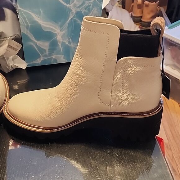 Stylish White Ankle Boots Dolce Vita NWT Size 7.5 - Picture 5 of 8